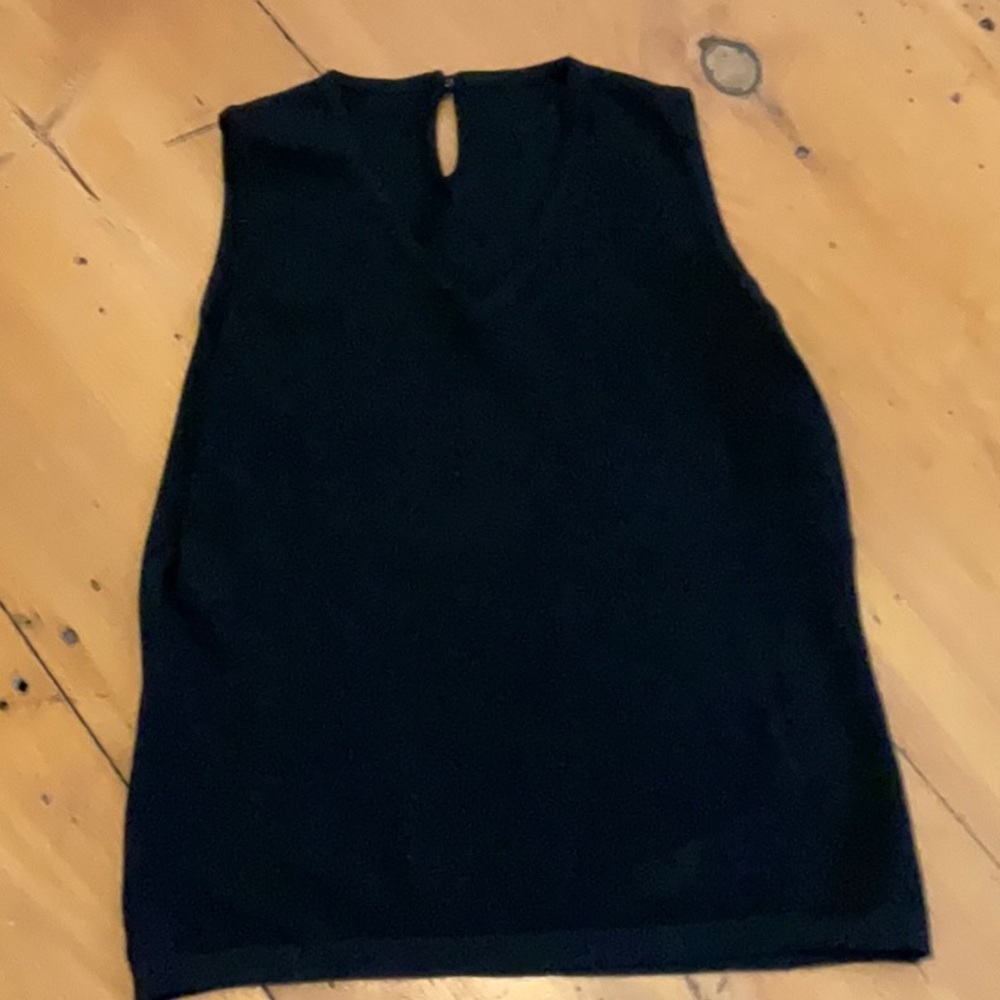 Classic knit tank with keyhole button
Presumed to be cotton
EUC